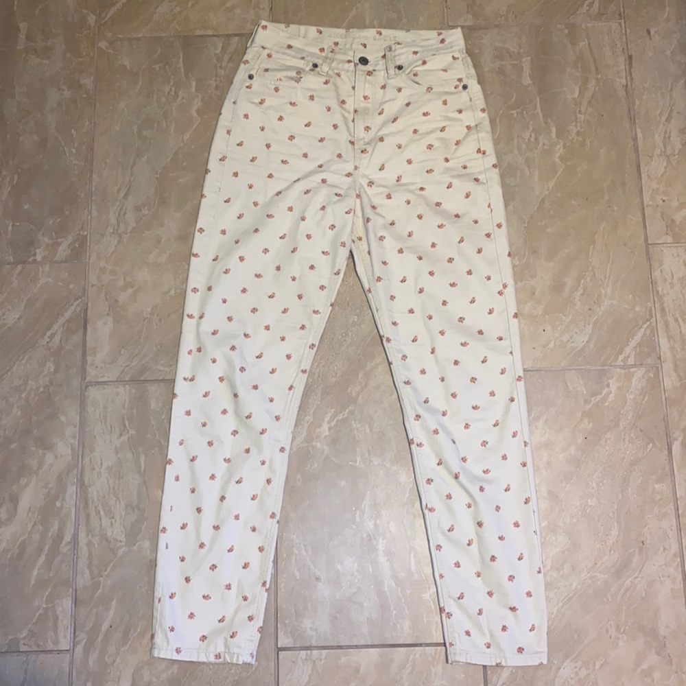 Womens American Eagle boyfriend jeans. Flower print. Size 4, long. High rise